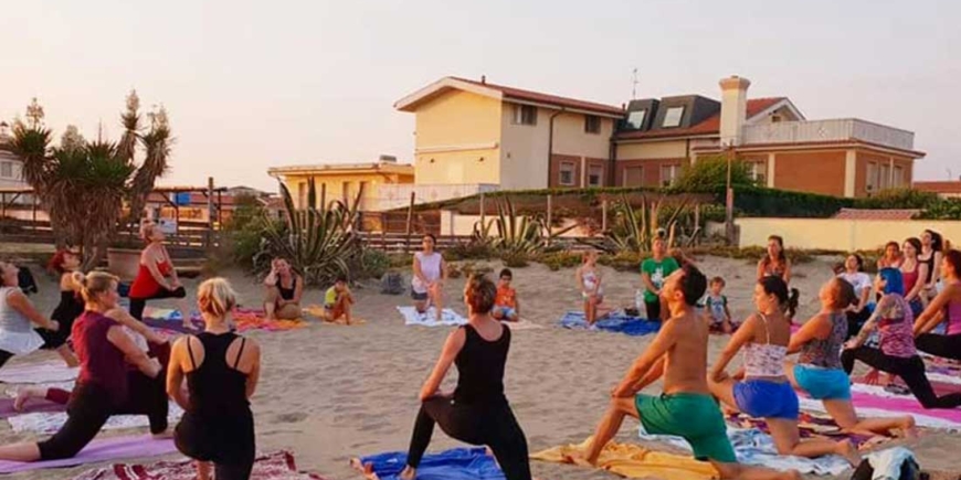 APERIYOGA AL TRAMONTO luglio 2018